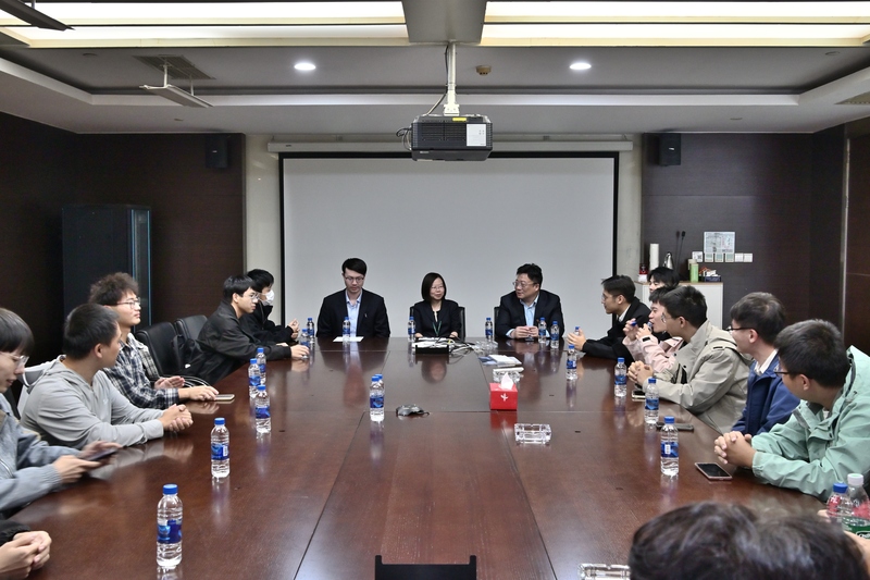 1761549708312732.jpg 图4-座谈交流环节.jpg