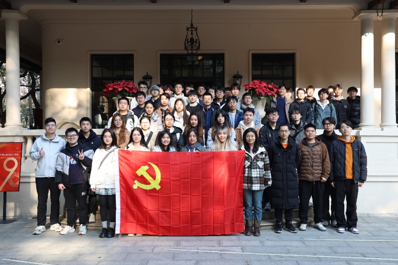 图2 百代小楼前合影_resized.JPG